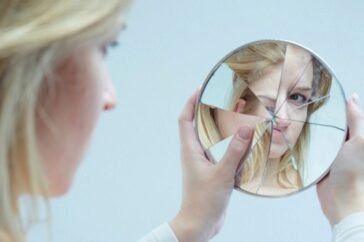 Ознаки низької самооцінки у людей — приклади та прояви