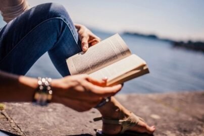 Методи самовдосконалення – людина аналізує свої досягнення