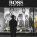 Стильний чоловік у костюмі Boss на фоні сучасного міста