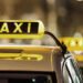 Лайм Таксі Київ — сучасне авто з логотипом Lime Taxi біля визначної пам’ятки Києва