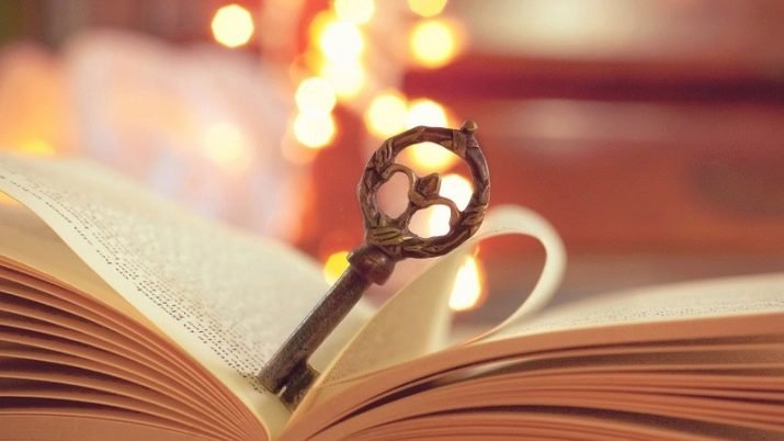 Учень за столом із книгами шукає способи змусити себе вчитися